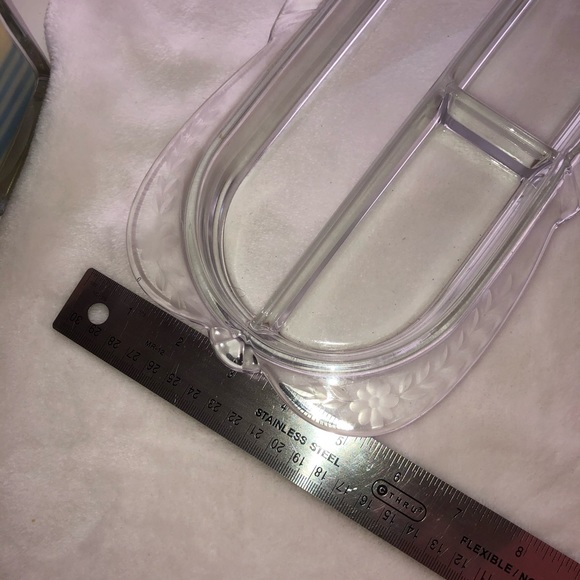 Vintage clear glass etched divided relish tray - Picture 3 of 7